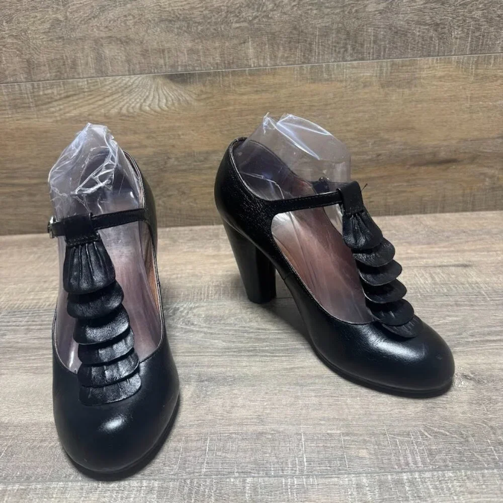 Crown Vintage Black Leather Mary Jane Pumps Women's Size 7